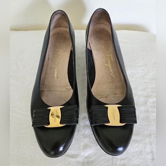 Salvatore Ferragamo Vara Bow Pump Shoes - Picture 7 of 12